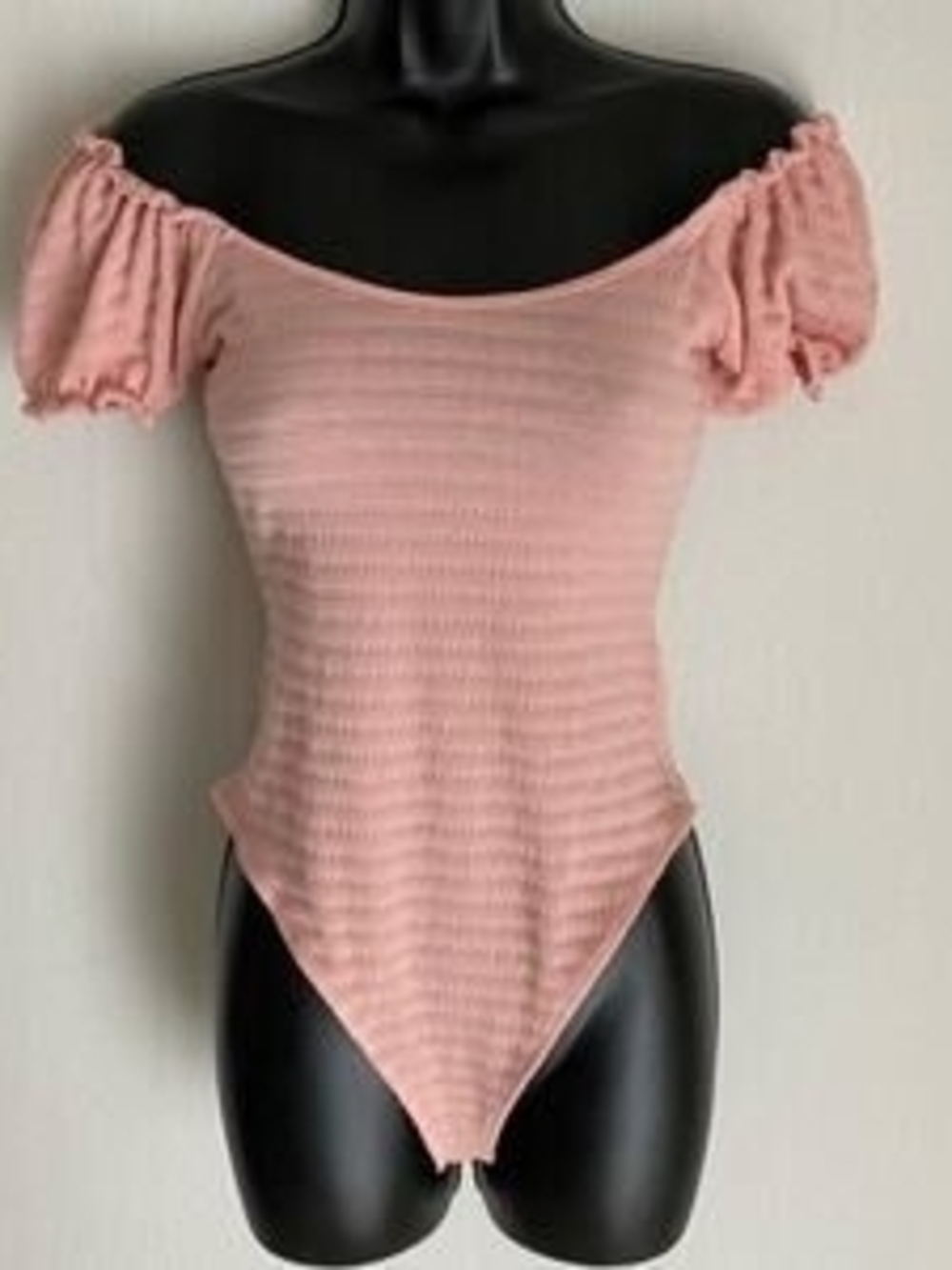 Derek Heart Pink Off-Shoulder Ribbed Bodysuit Size M